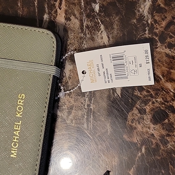 Notebook - Picture 2 of 3